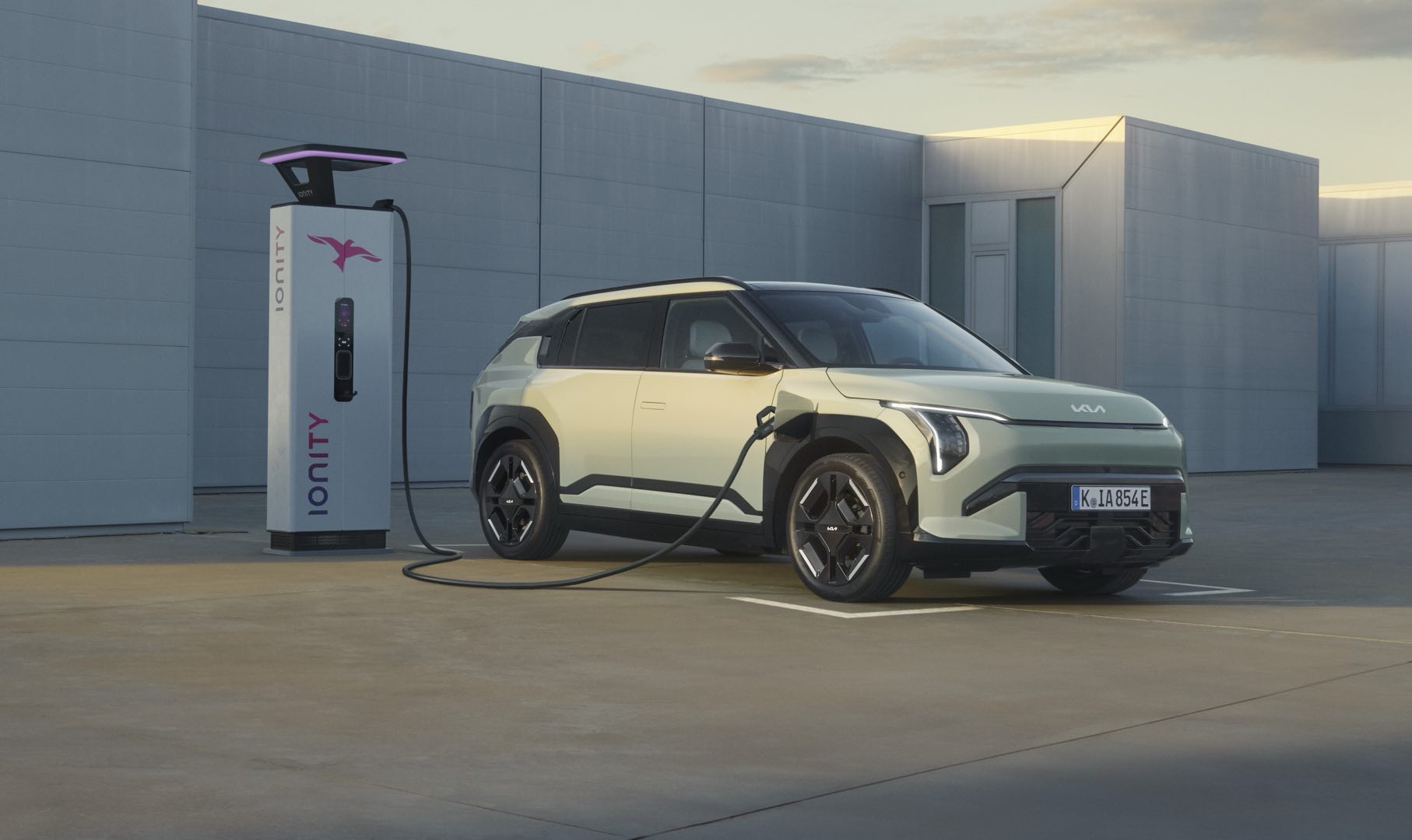 ładowanie samochodu elektrycznego Top Motors Białystok
